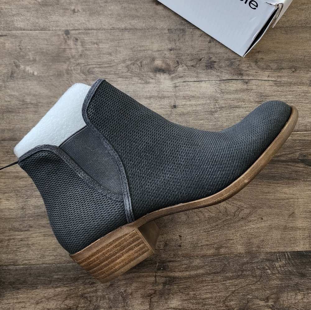 Kensie Gerona Perforated Suede Ankle Booties Dark Gray Women's 8.5 NEW - Picture 5 of 16